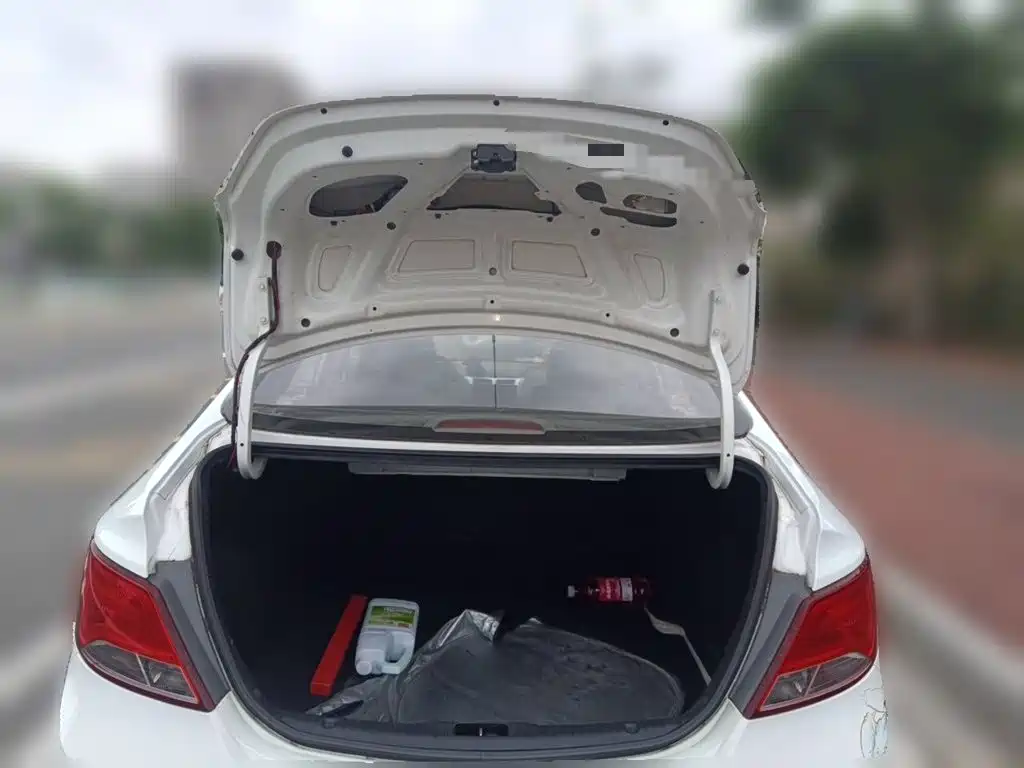 Hyundai Verna — миниатюра 15