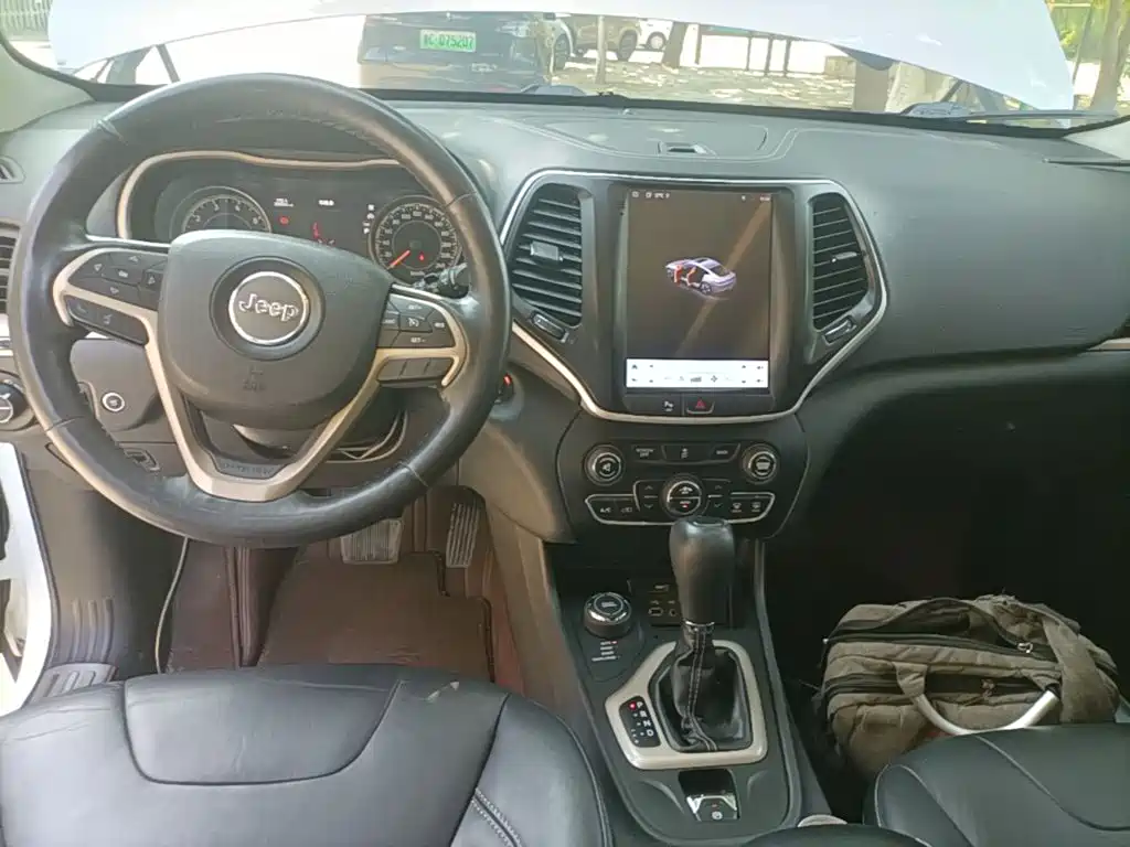 Jeep Cherokee (Import) 2.4L Luxury Edition, фото 9