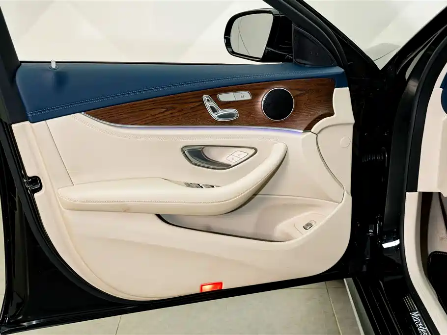 Mercedes-Benz E-Class — миниатюра 16