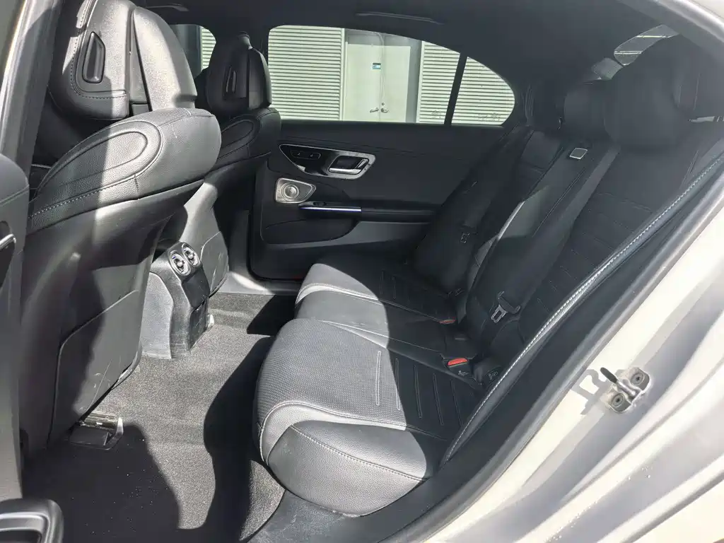 Mercedes-Benz C-Class — миниатюра 16