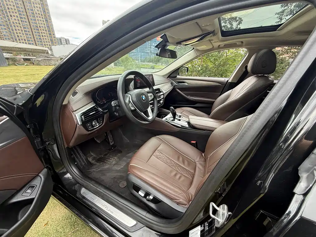 BMW 5 Series — миниатюра 7