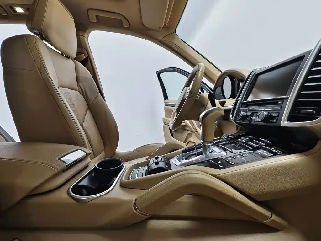 Porsche Cayenne — миниатюра 15