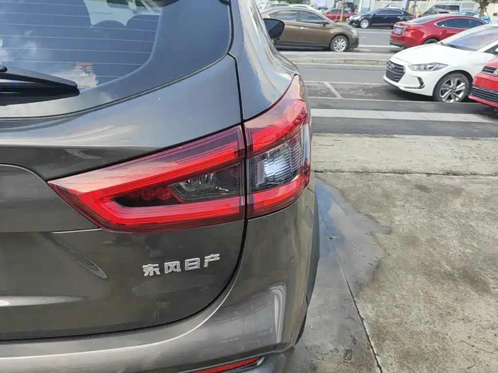 Nissan Qashqai — миниатюра 8
