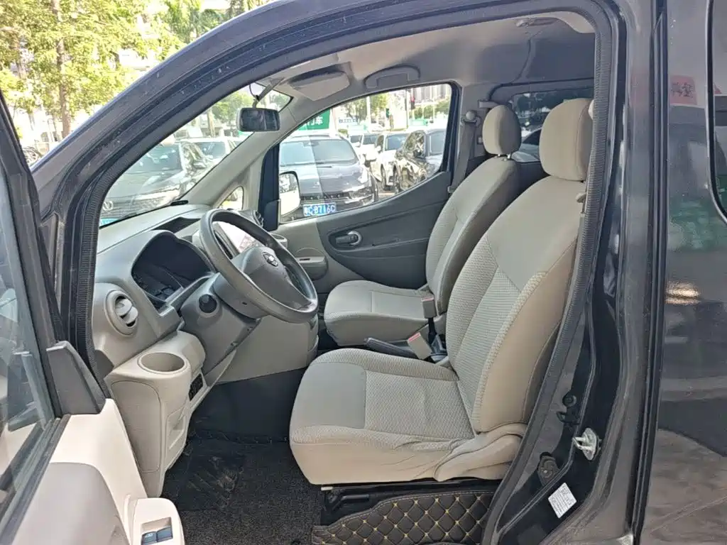 Nissan NV200 — миниатюра 15
