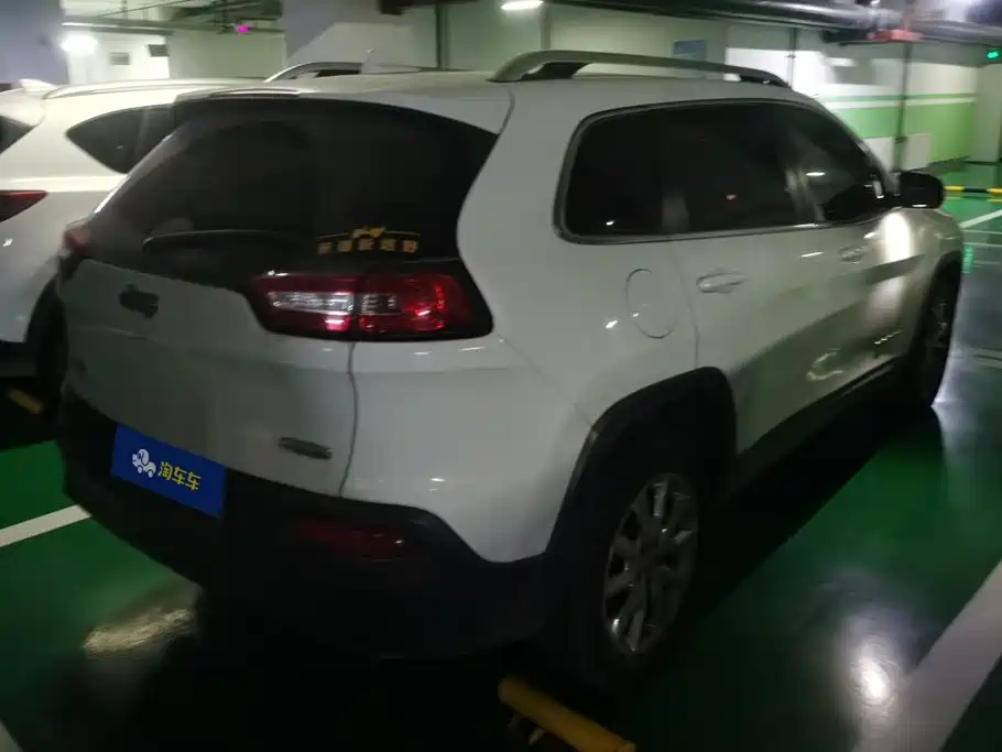 Jeep Cherokee (Import) — миниатюра 3