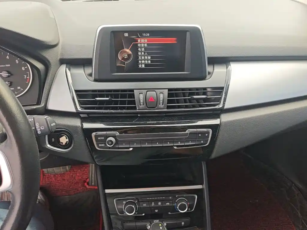 BMW 2 Series Active Tourer — миниатюра 13