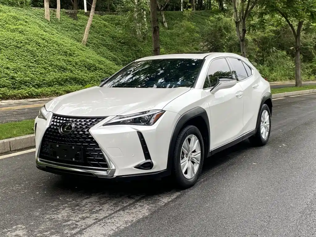 Lexus UX 2024