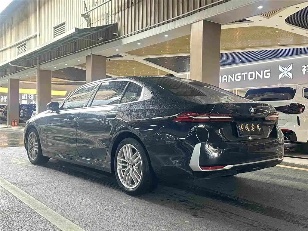 BMW 5 Series — миниатюра 5