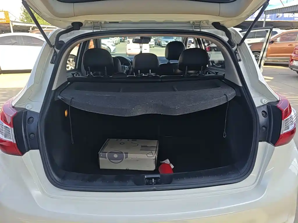 Nissan Tiida — миниатюра 19