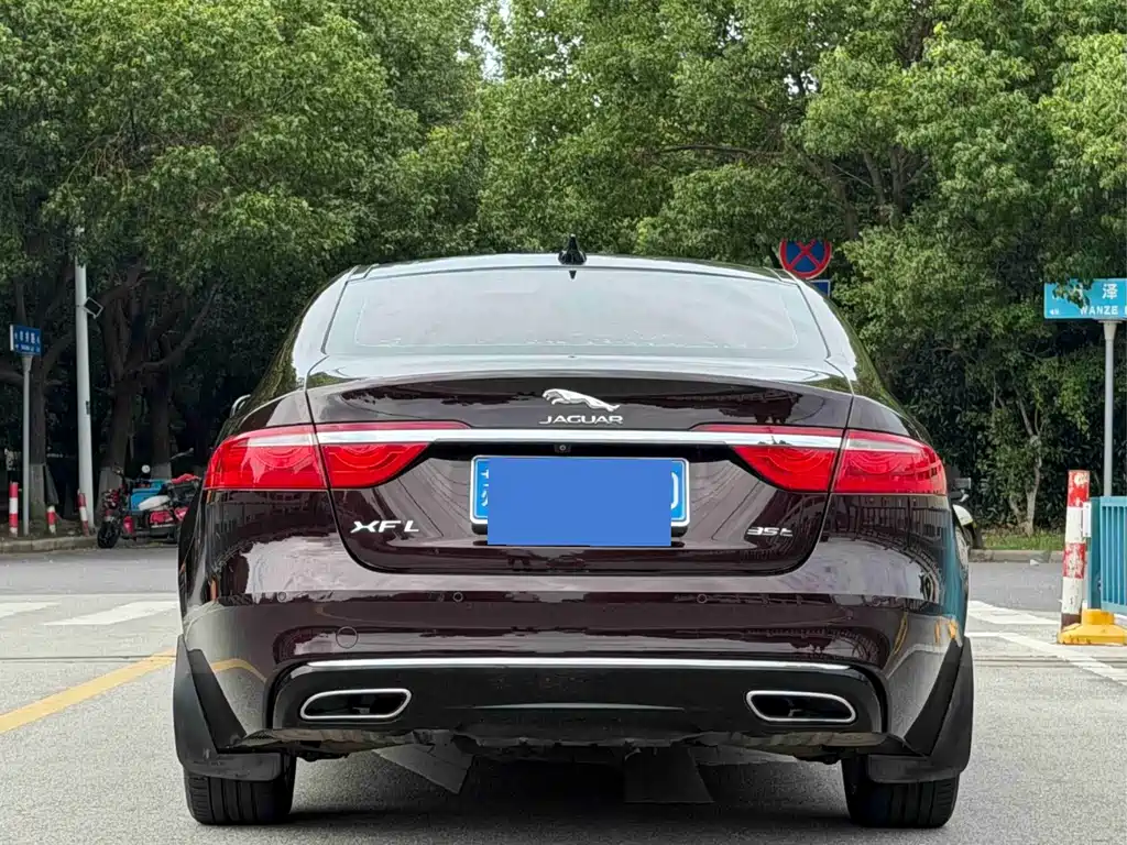 Jaguar XFL — миниатюра 5