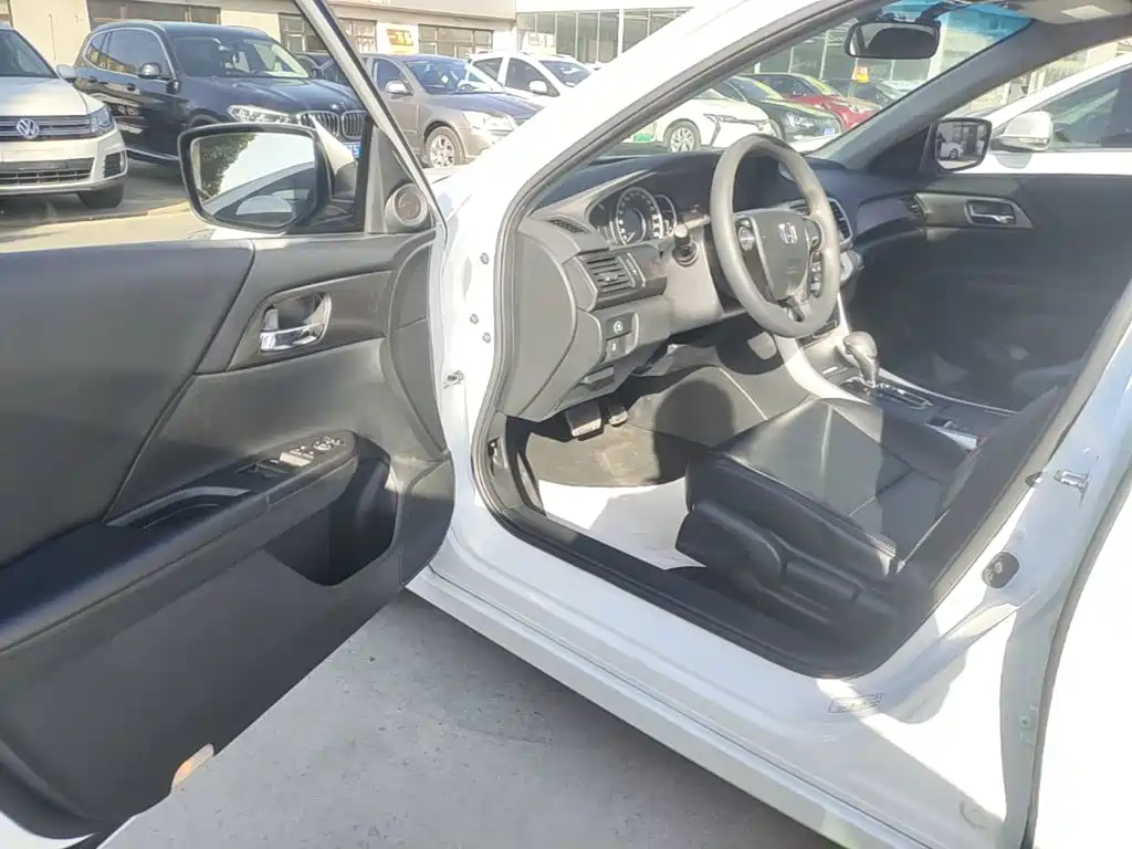 Honda Accord — миниатюра 16