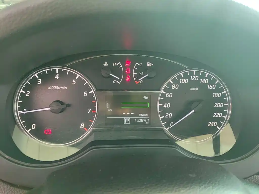 Nissan Tiida — миниатюра 12