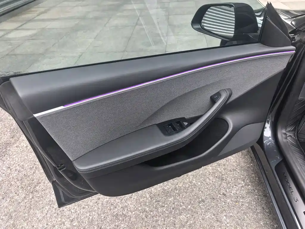 Tesla Model 3 — миниатюра 15