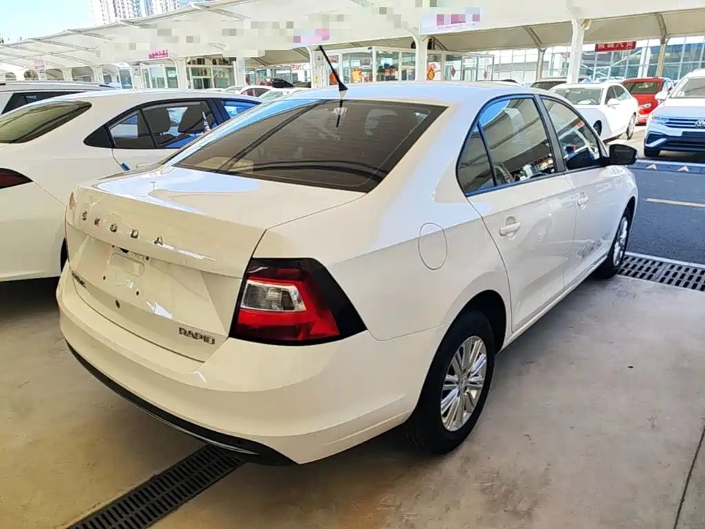 Skoda Rapid — миниатюра 7