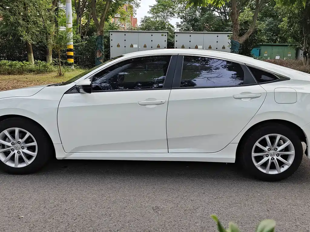 Honda Civic — миниатюра 8