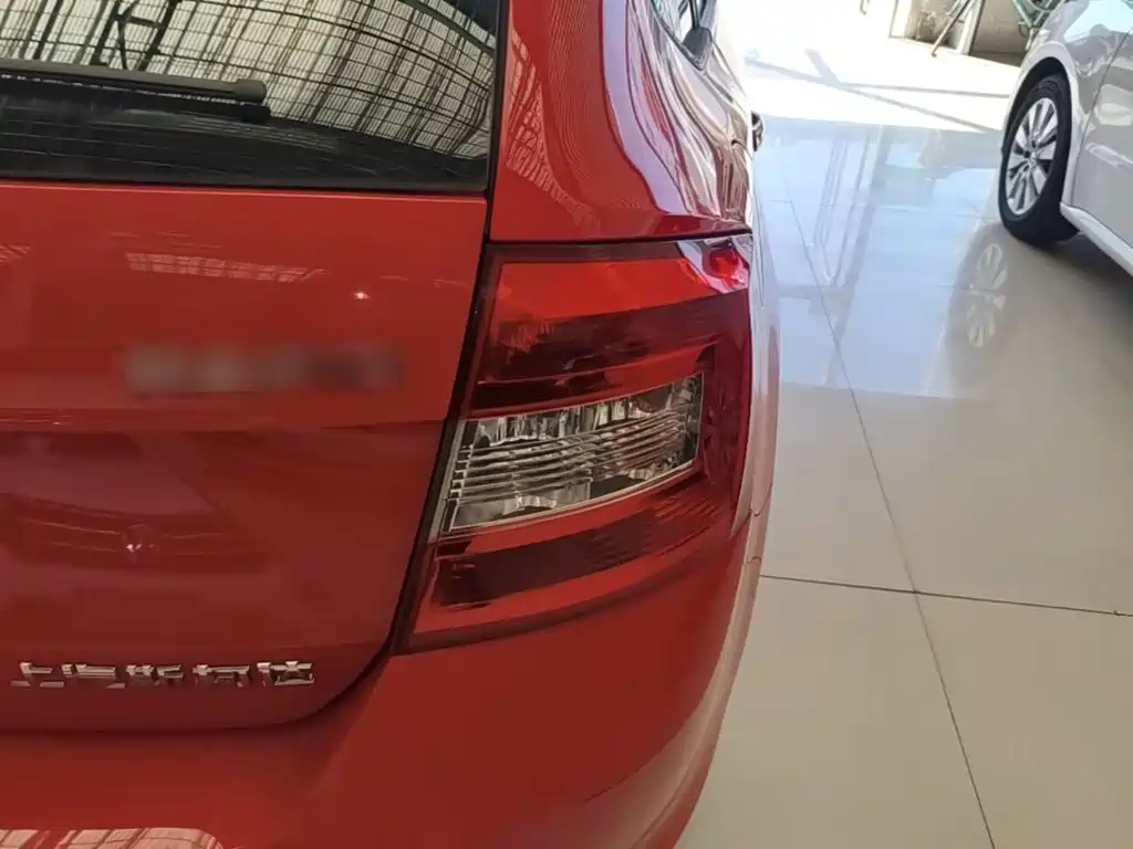 Skoda Rapid Spaceback — миниатюра 8