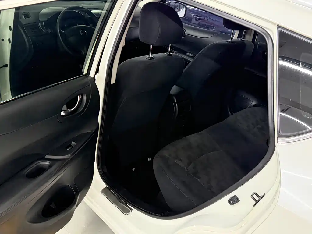 Nissan Tiida — миниатюра 10