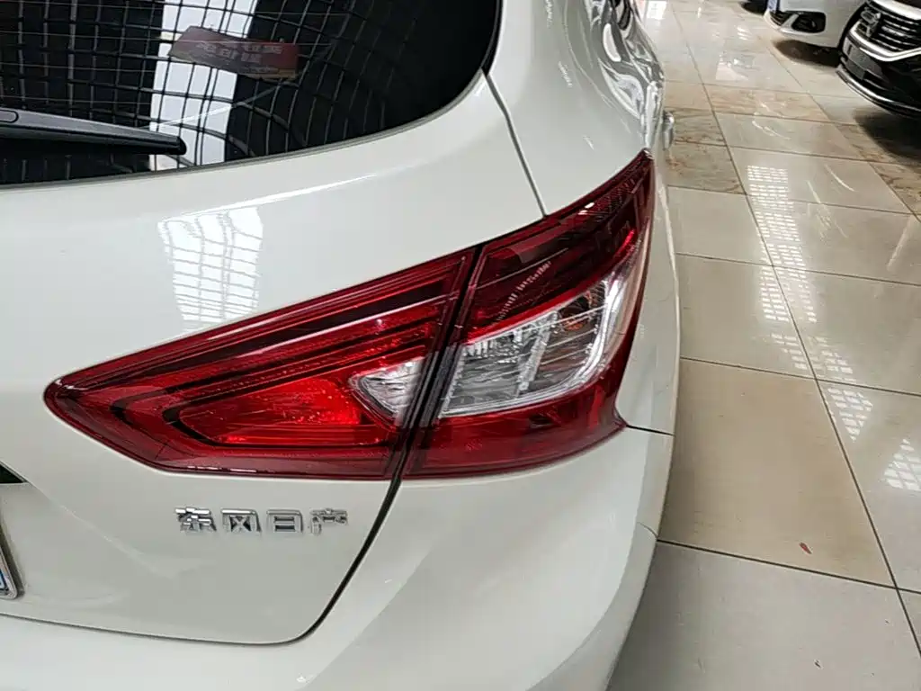 Nissan Tiida — миниатюра 8
