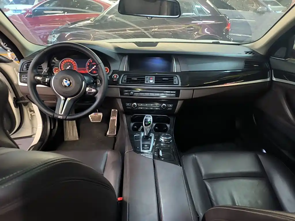 BMW 5 Series — миниатюра 10