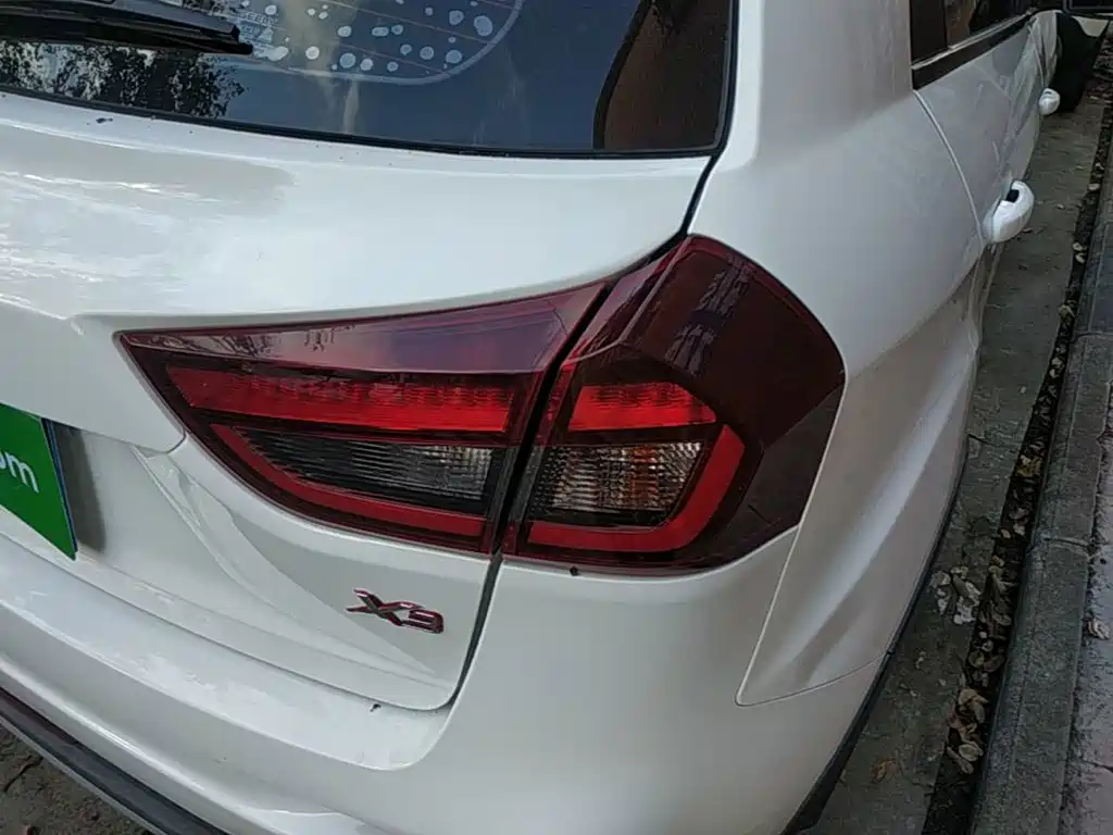 Geely Vision X3 — миниатюра 8