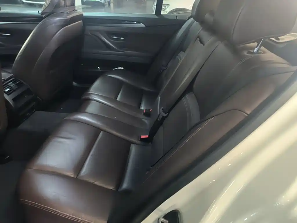BMW 5 Series — миниатюра 17