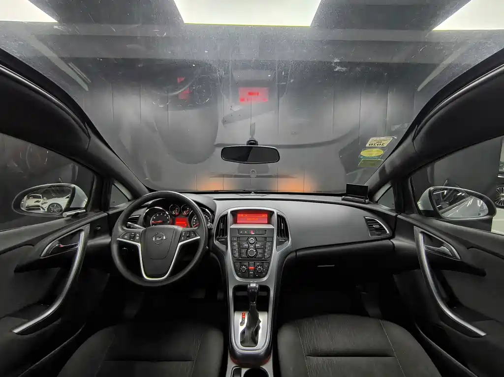 Opel Astra — миниатюра 9