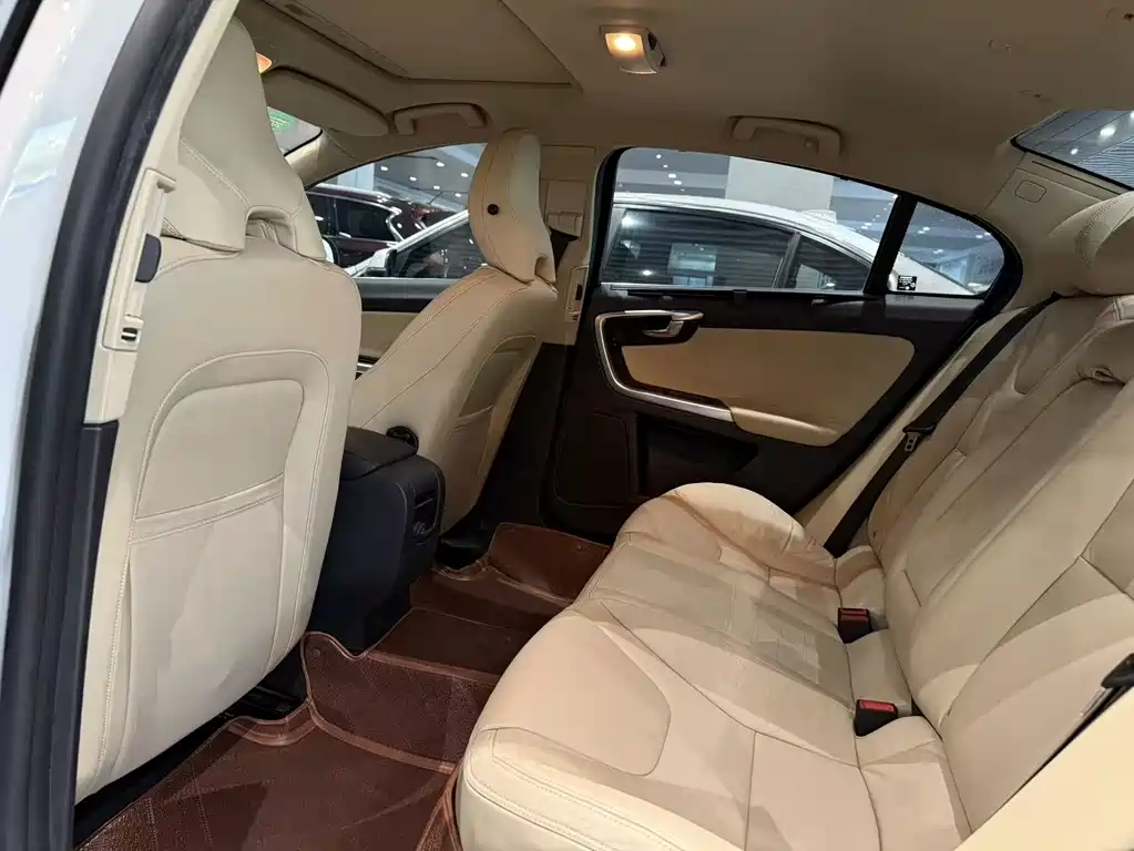Volvo S60 — миниатюра 5