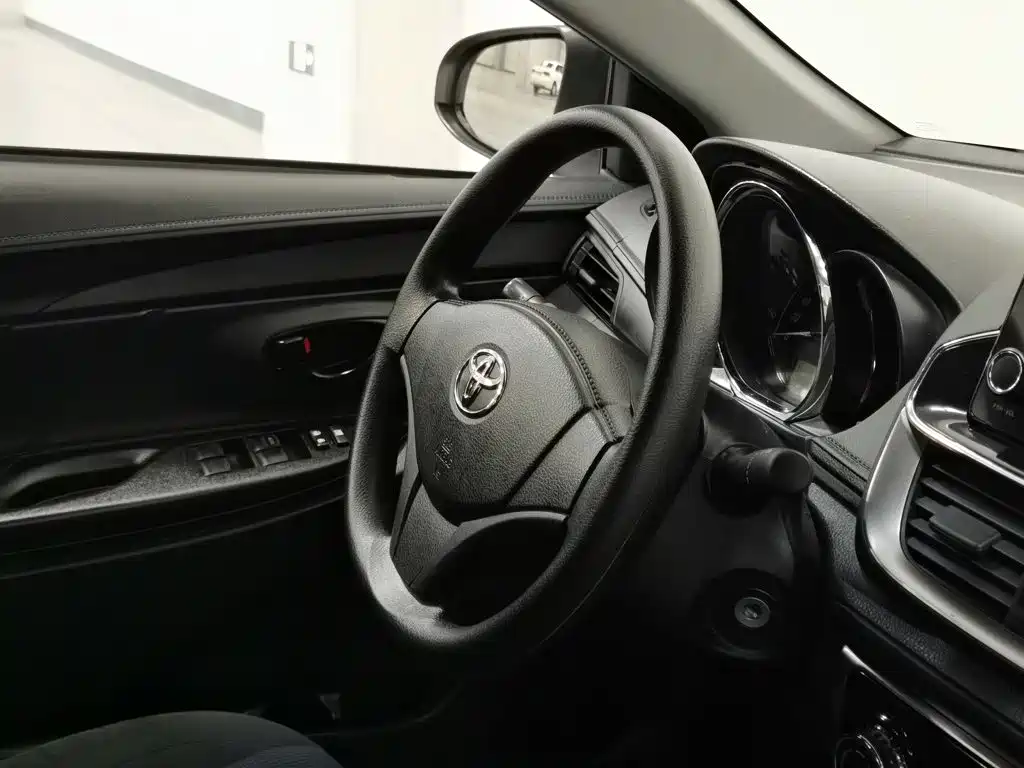 Toyota Yaris L — миниатюра 22