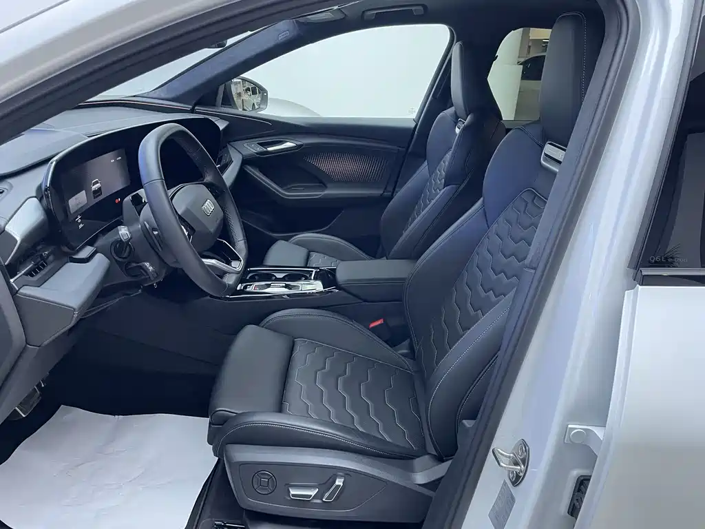 AUDI Q6L E TRON