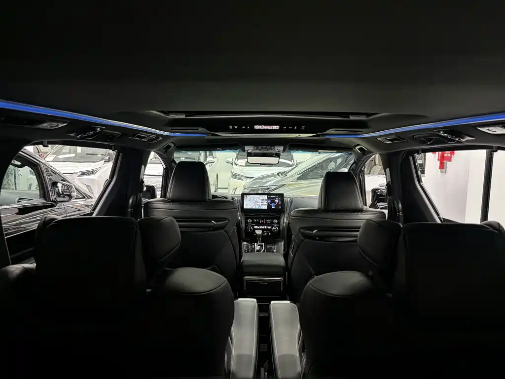 Lexus LM — миниатюра 14
