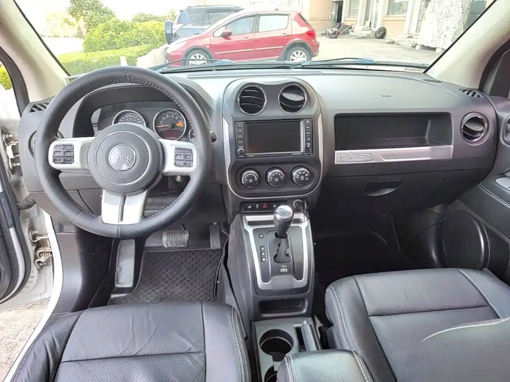 Jeep Compass (Import) — миниатюра 10