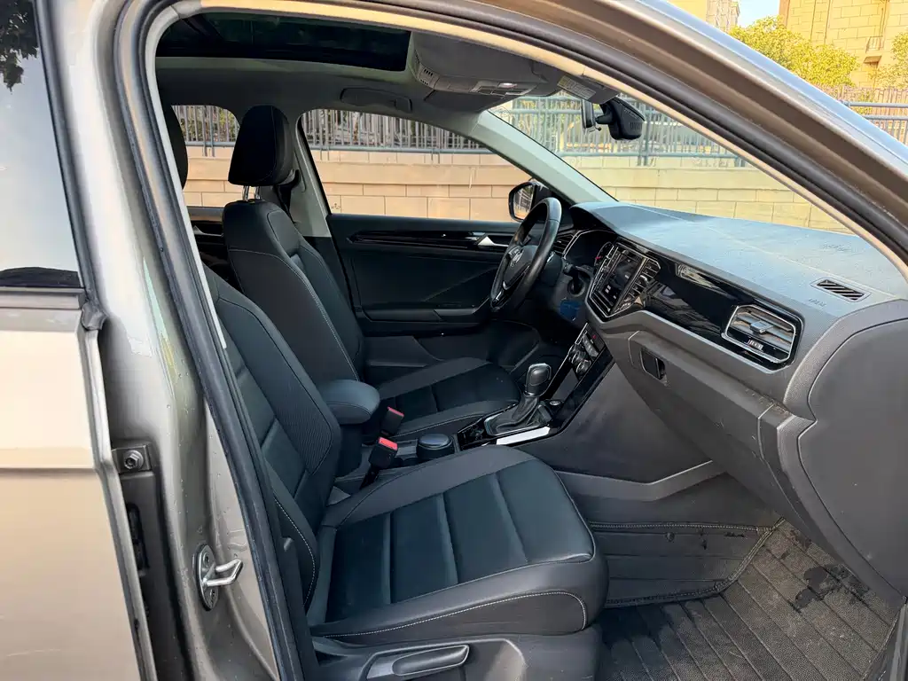 Volkswagen T-Roc — миниатюра 6