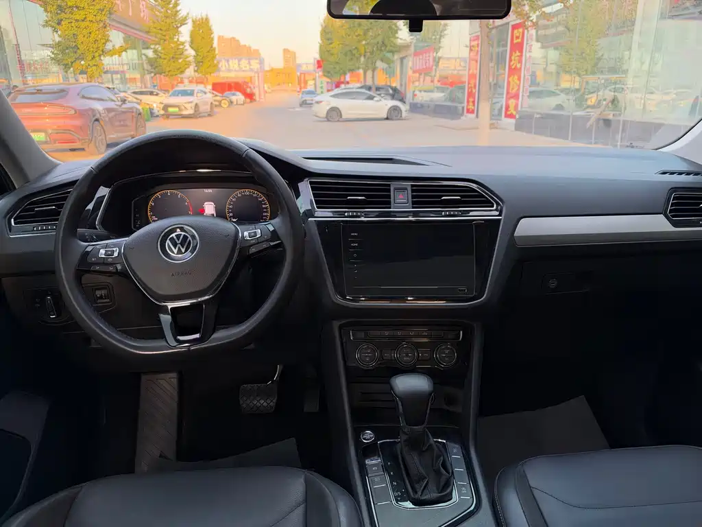 Volkswagen Tiguan L — миниатюра 6
