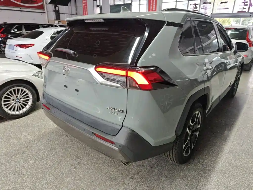 Toyota RAV4 — миниатюра 7
