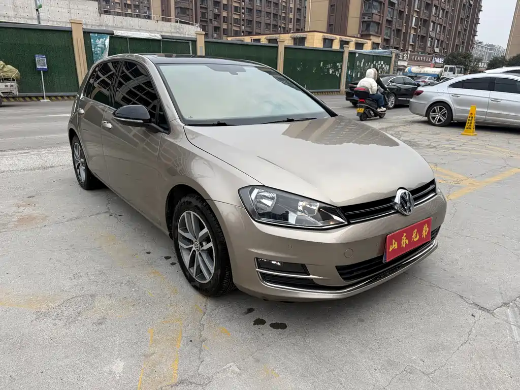 VOLKSWAGEN GOLF