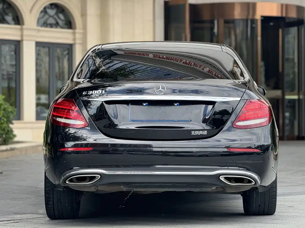 Mercedes-Benz E-Class — миниатюра 11
