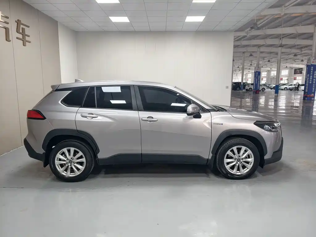 Toyota Corolla Cross — миниатюра 8