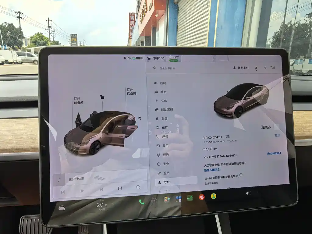 Tesla Model 3 — миниатюра 10