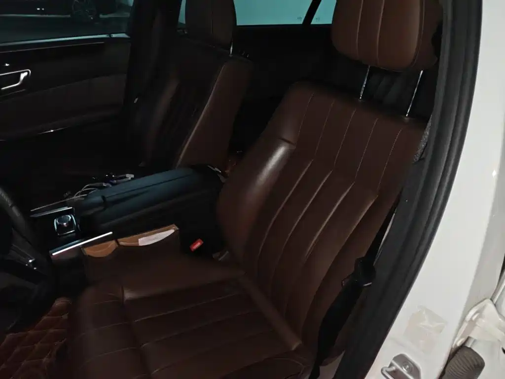 Mercedes-Benz E-Class — миниатюра 8