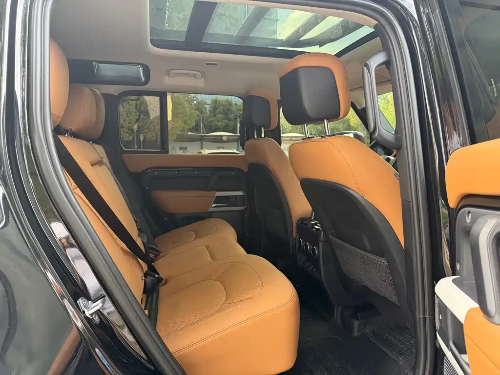 Land Rover Defender — миниатюра 8