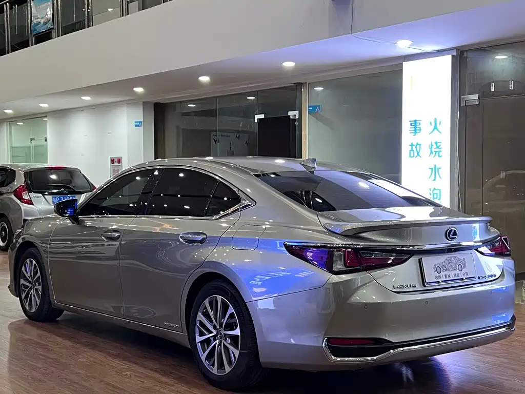 Lexus ES — миниатюра 4