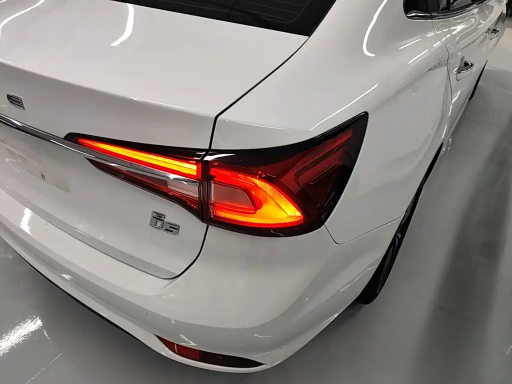 Roewe i5 — миниатюра 8