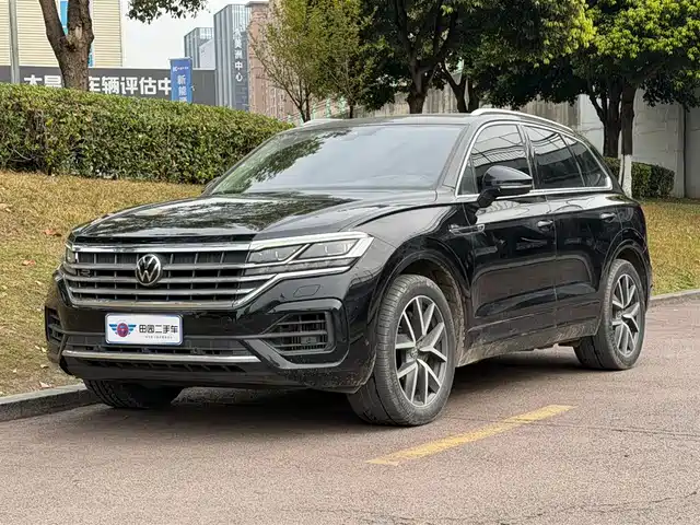 VOLKSWAGEN TOUAREG