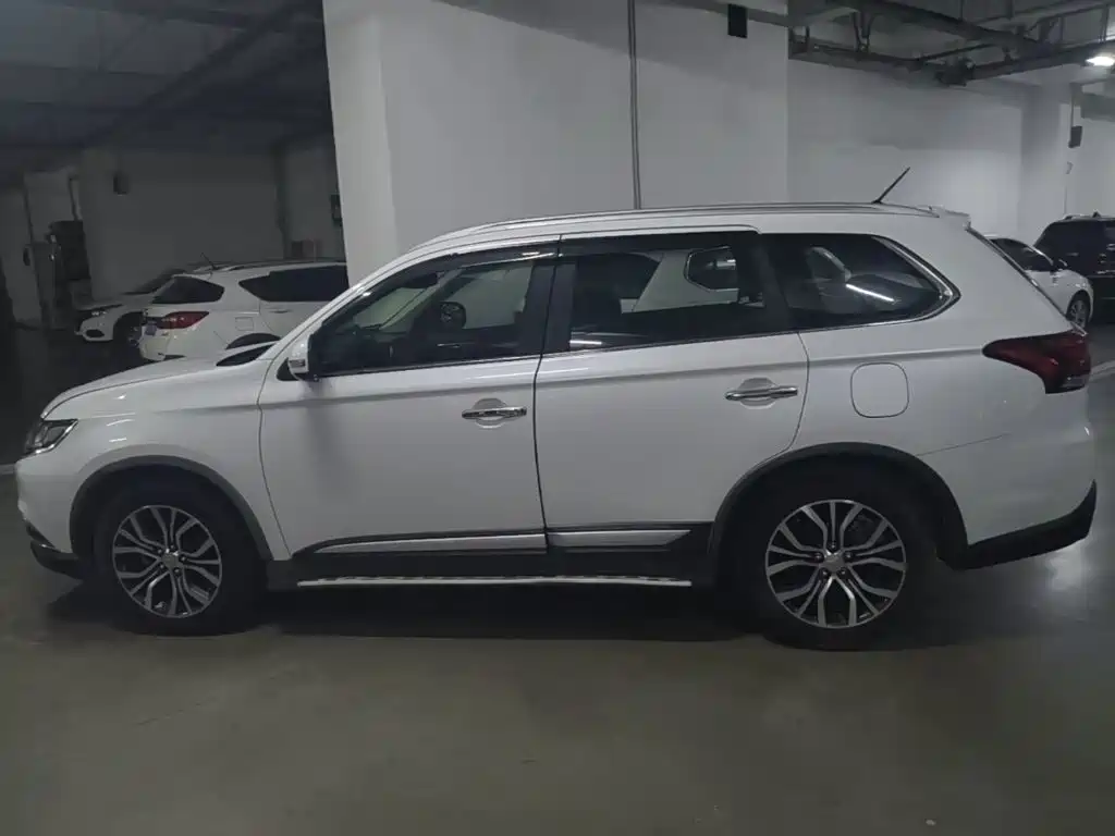 Mitsubishi Outlander — миниатюра 4