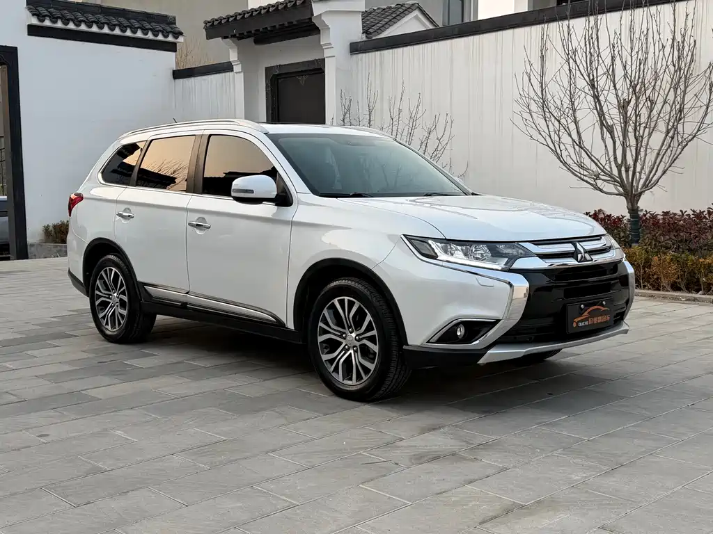 MITSUBISHI OUTLANDER