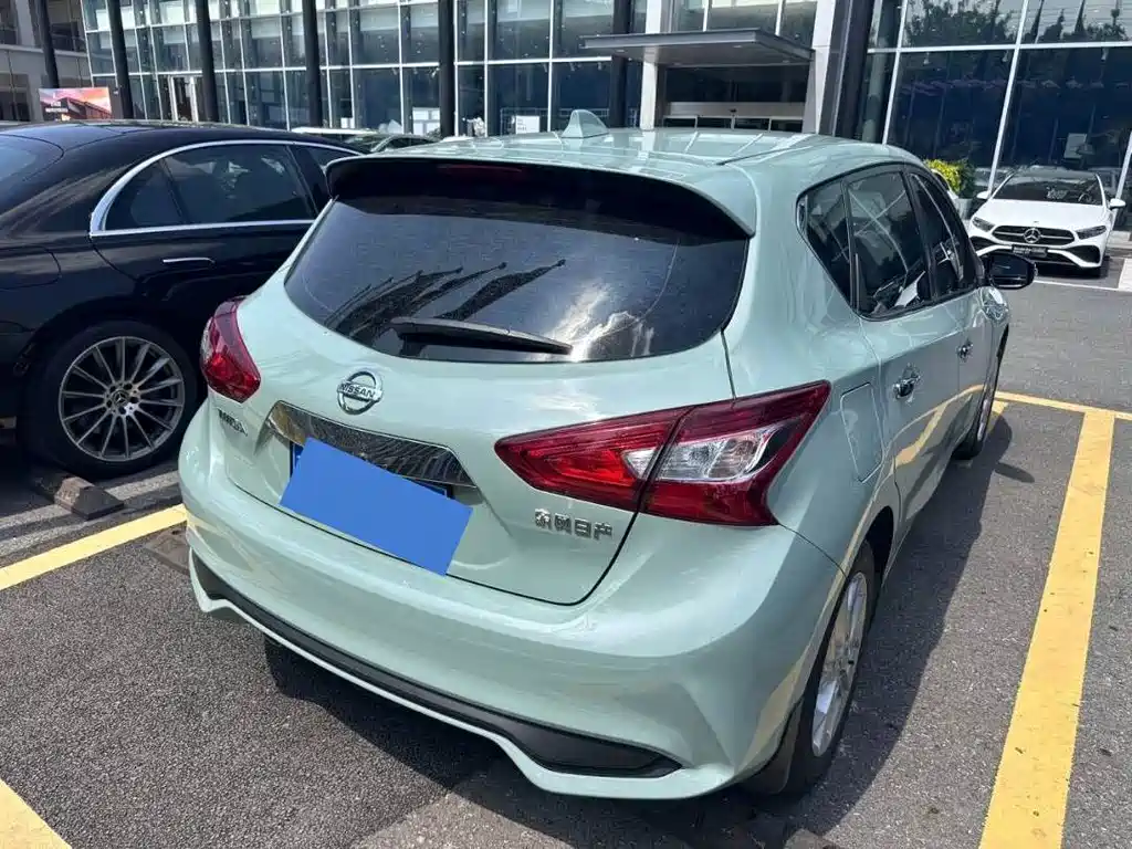 Nissan Tiida — миниатюра 2