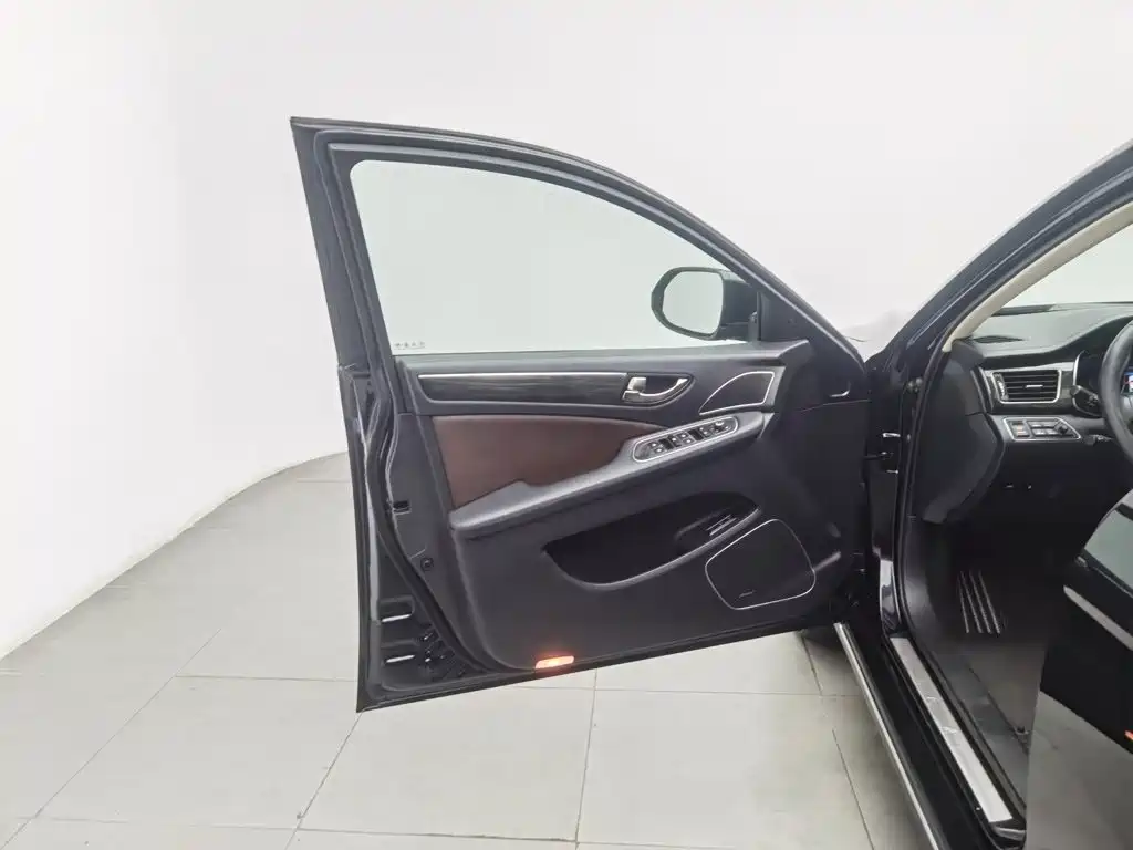 Hongqi Hongqi H7 — миниатюра 8