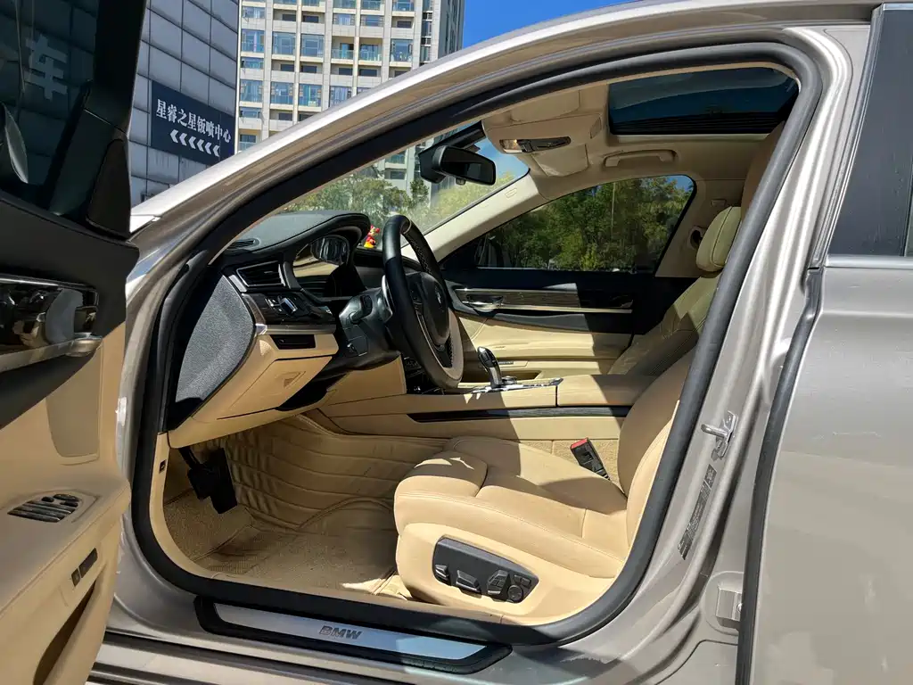 BMW 7 Series — миниатюра 4