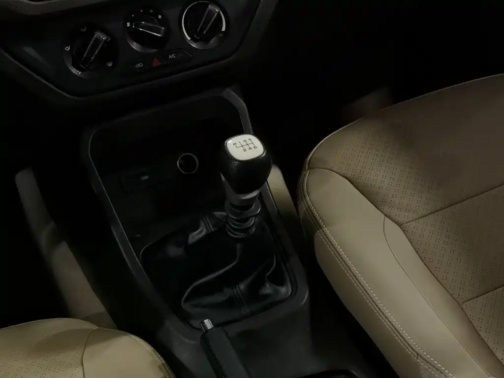 Wuling Hongguang — миниатюра 13