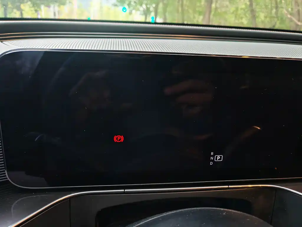 Mercedes-Benz EQC — миниатюра 14